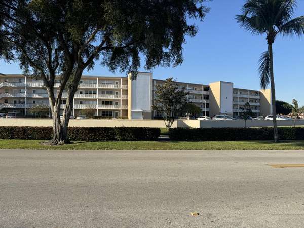 123 Dover B,  West Palm Beach,  FL 33417