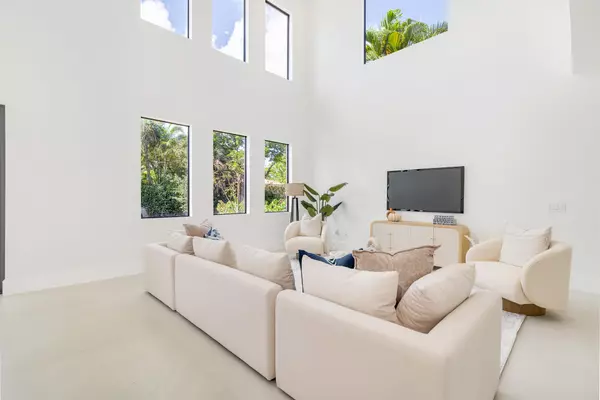 West Palm Beach, FL 33407,363 31st CT