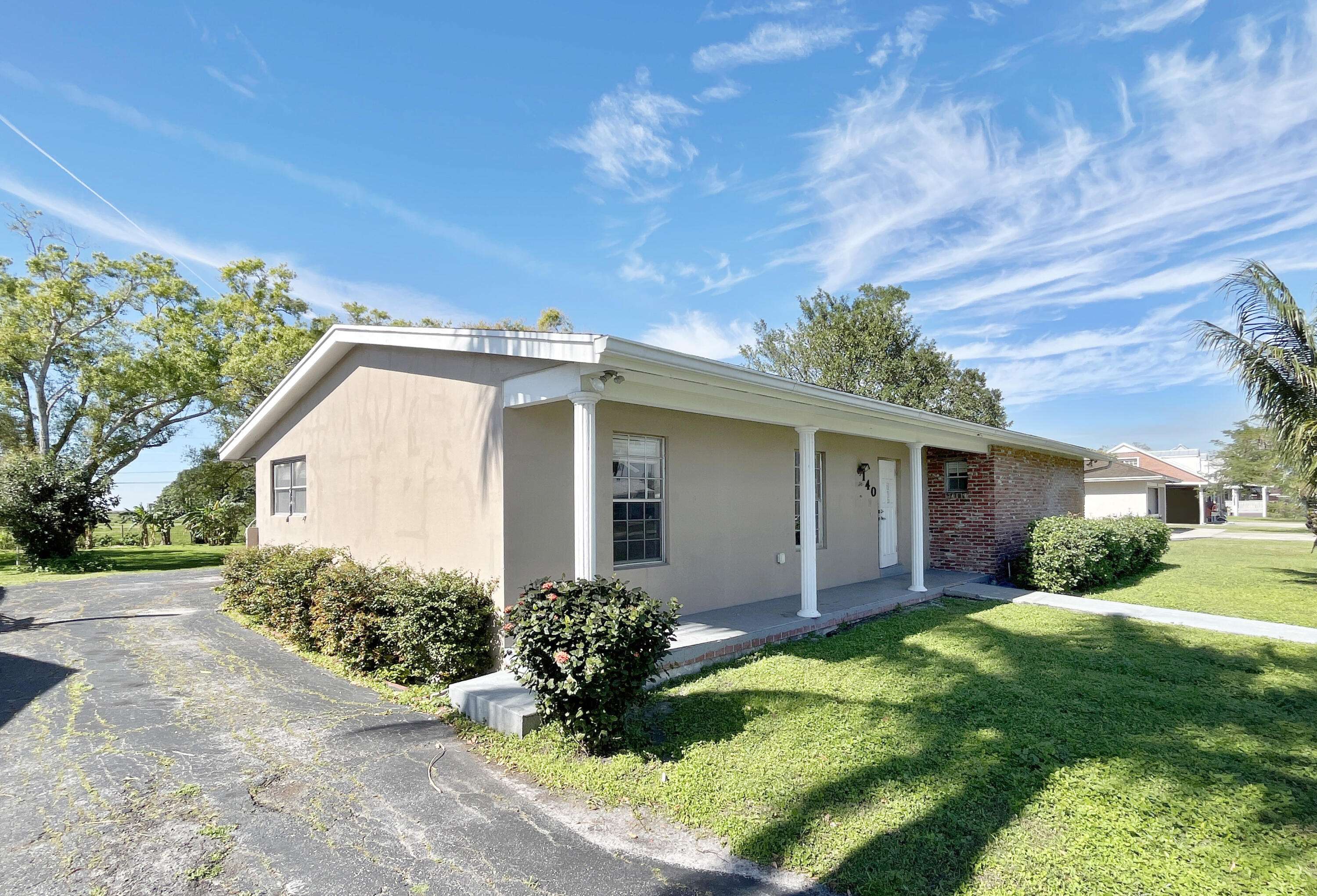 Belle Glade, FL 33430,140 Royal Palm WAY