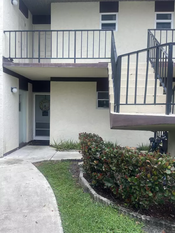 Royal Palm Beach, FL 33411,2 W N Greenway Village North 101