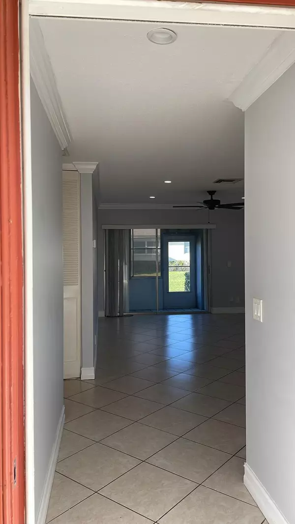 West Palm Beach, FL 33415,2936 E E Ashley DR C