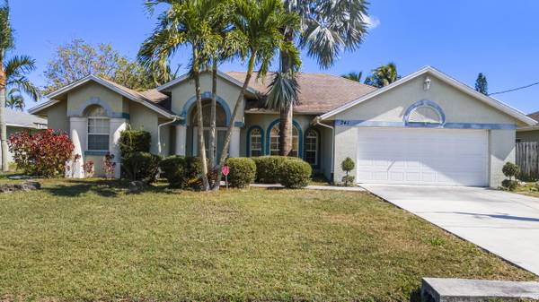 341 SE Whitmore DR, Port Saint Lucie, FL 34984