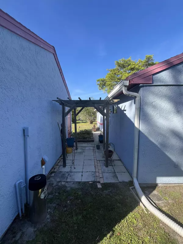 Port Saint Lucie, FL 34952,2592 SE Kaycee CT