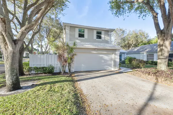 9945 NW 2nd CT, Plantation, FL 33324