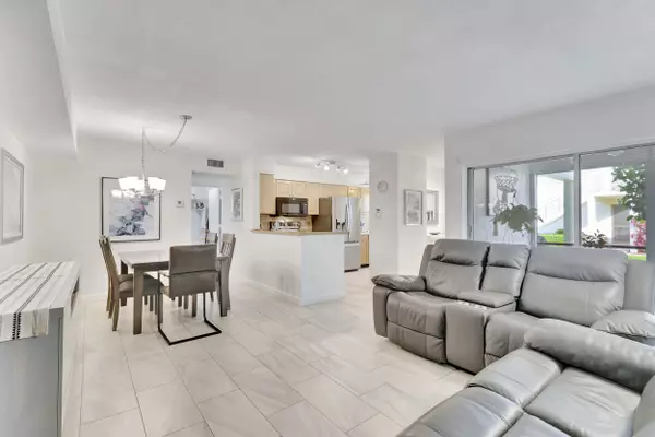 Delray Beach, FL 33446,6586 Southurst TER 105