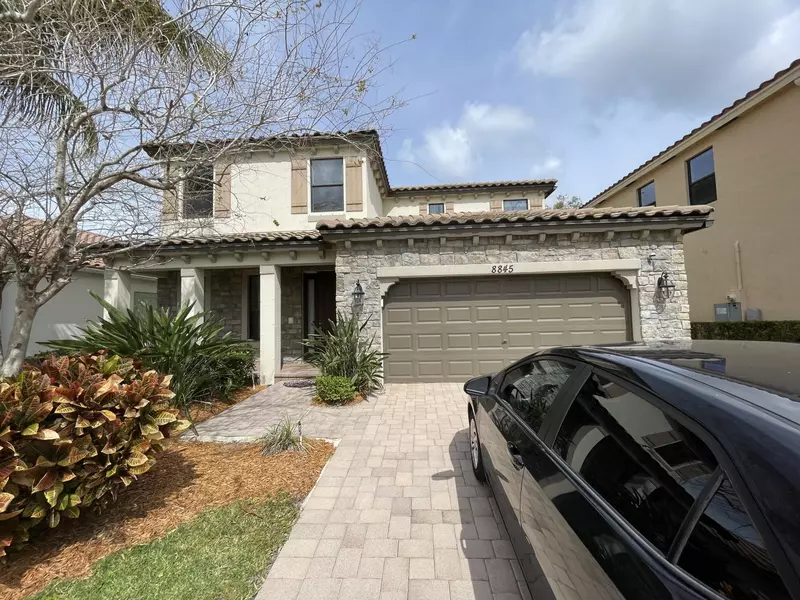 8845 Willow Cove LN, Lake Worth, FL 33467
