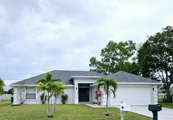 2543 SE West Blackwell DR, Port Saint Lucie, FL 34952