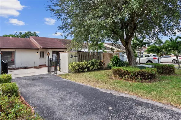 Greenacres, FL 33463,5578 Biscayne DR