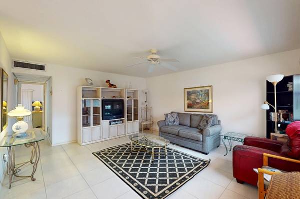 669 N Saxony, Delray Beach, FL 33446