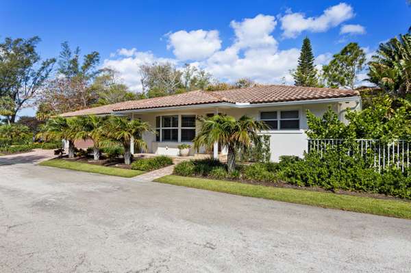 Lantana, FL 33462,414 Beach Curve RD