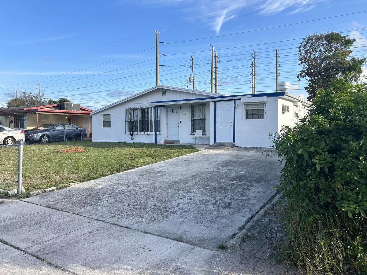 Riviera Beach, FL 33404,1321 W 1st ST