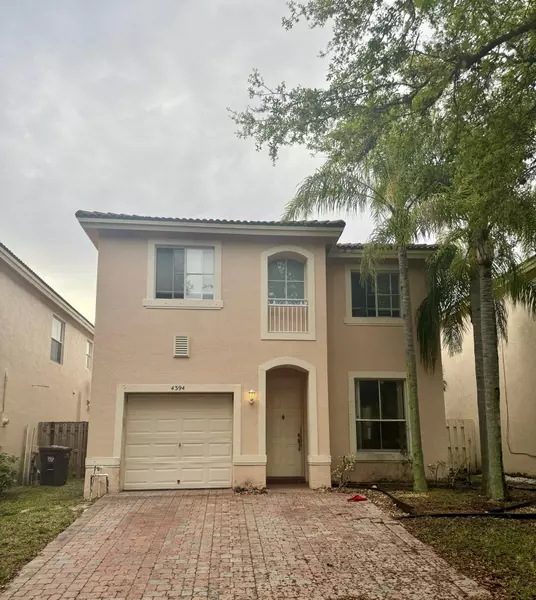 4394 Lake Lucerne CIR, West Palm Beach, FL 33409