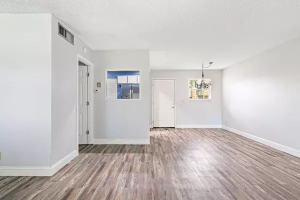 Palm Springs, FL 33461,705 Lori DR 114