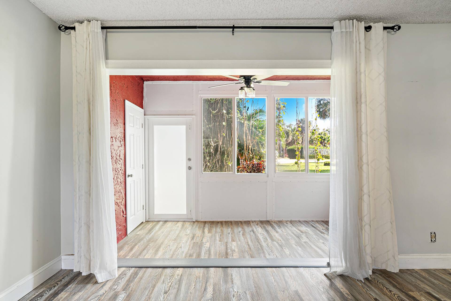 Palm Springs, FL 33461,705 Lori DR 114