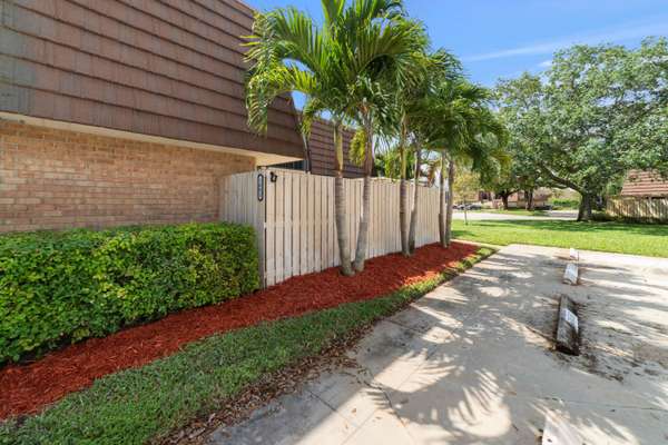 Palm Beach Gardens, FL 33418,1403 14th LN