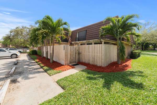 Palm Beach Gardens, FL 33418,1403 14th LN