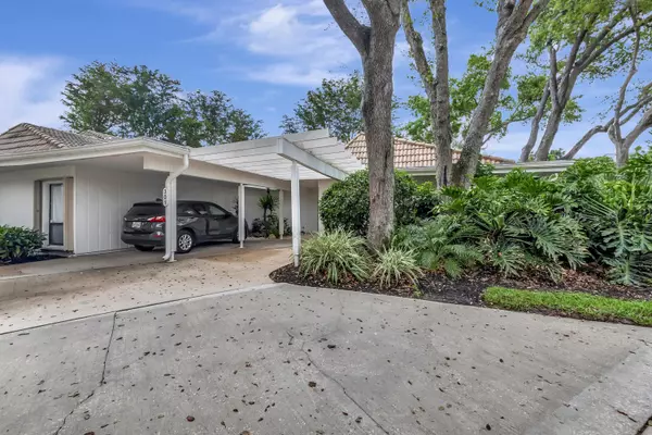 Boca Raton, FL 33434,301 Bridgewood CT 301