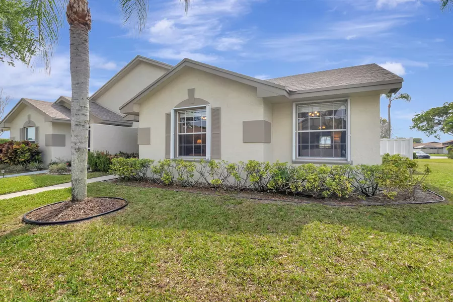 9483 S Boca Gardens CIR B, Boca Raton, FL 33496