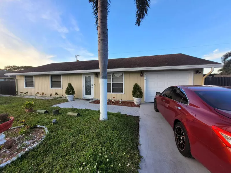 9219 Bracelet DR, Lake Worth, FL 33467