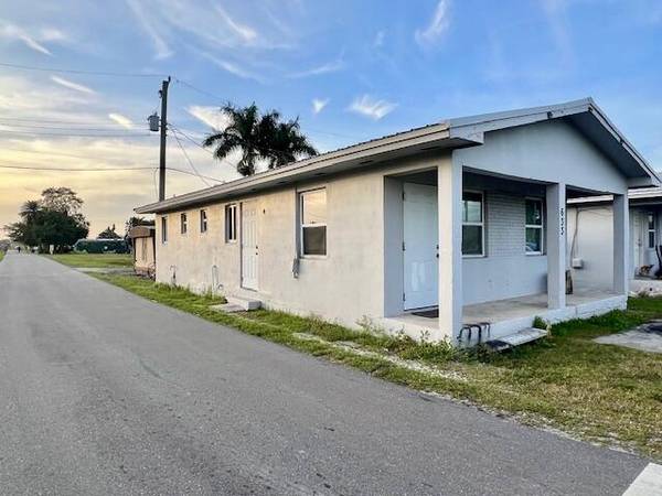 633 Amaryllis AVE, Pahokee, FL 33476