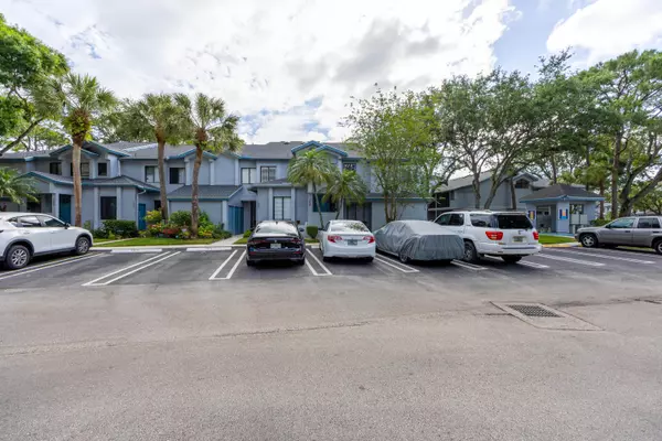 Greenacres, FL 33413,108 Harbour Pointe WAY 108