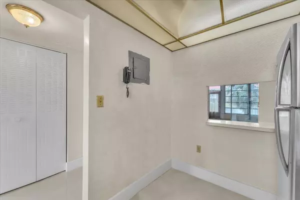 Sunrise, FL 33322,3001 E Sunrise Lakes DR 111