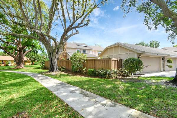 1894 Derby TRL,  Wellington,  FL 33414