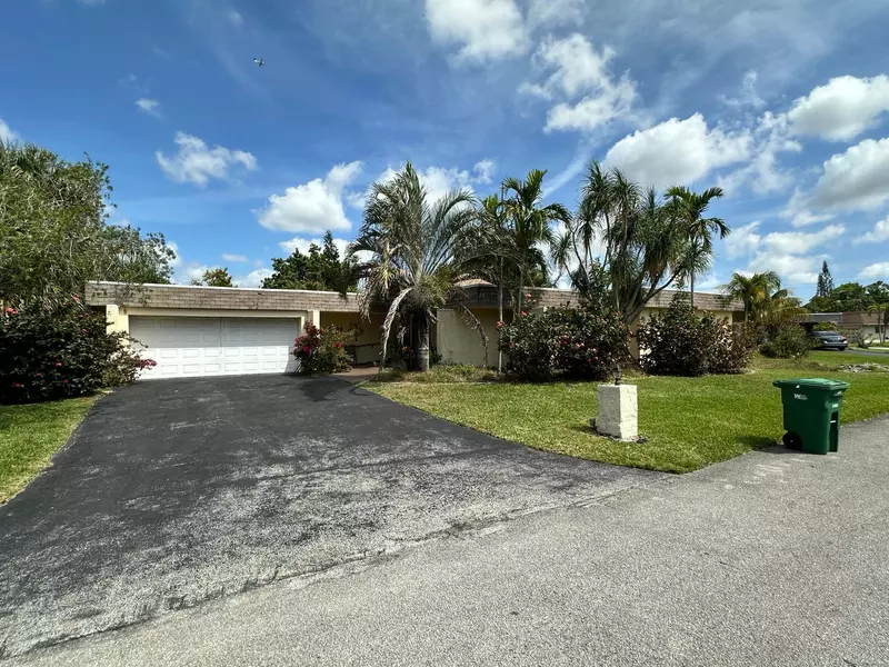 5209 Buttonwood CT, Tamarac, FL 33319