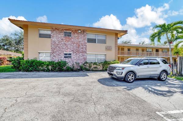 8704 NW 35th ST 109, Coral Springs, FL 33065