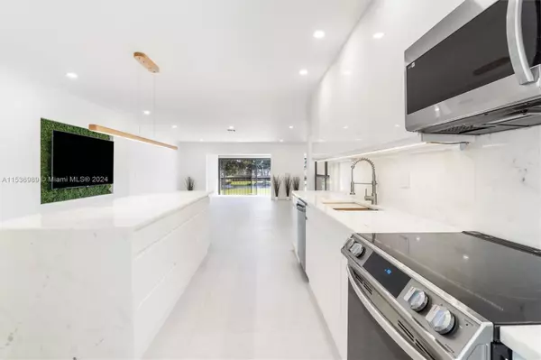 Boca Raton, FL 33428,9319 Pecky Cypress LN 19h
