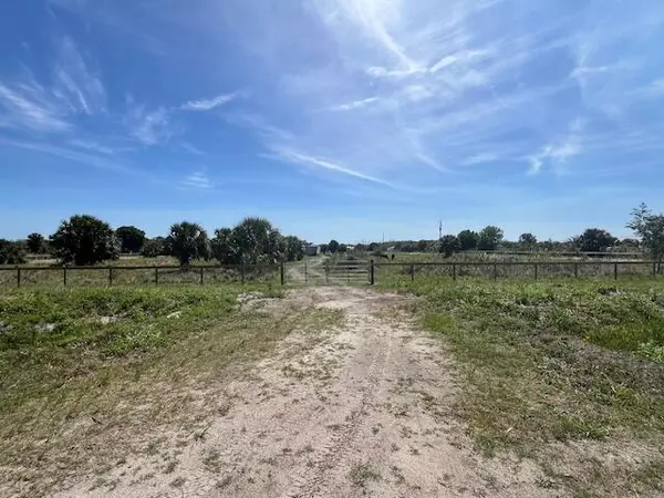 Loxahatchee, FL 33470,20856 Simone DR