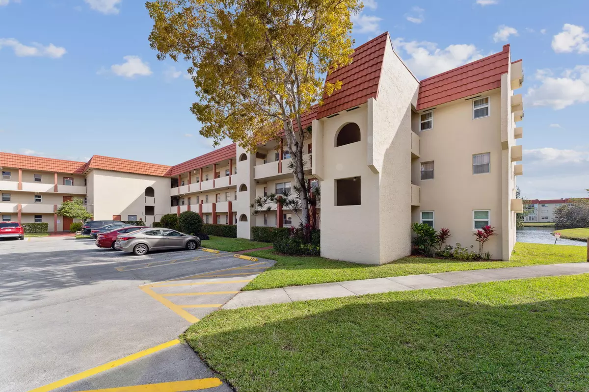 Sunrise, FL 33322,2950 W Sunrise Lakes DR 311