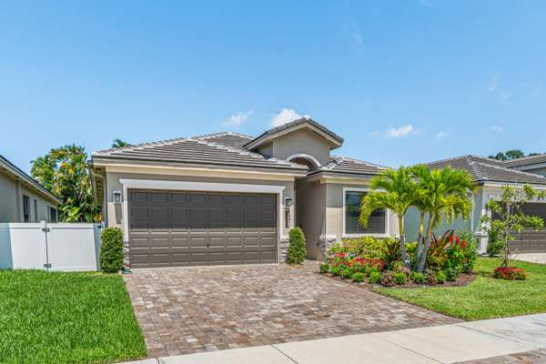 7467 Moonrise DR,  Lake Worth,  FL 33467