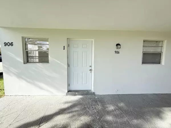 Lake Park, FL 33403,906 Foresteria DR