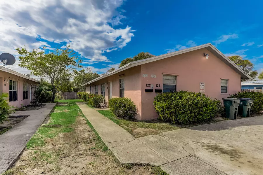 122 SW 12th AVE, Delray Beach, FL 33444