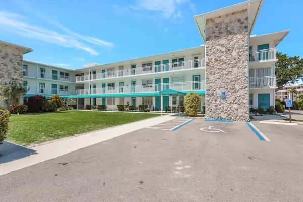 North Palm Beach, FL 33408,37 Yacht Club DR 306