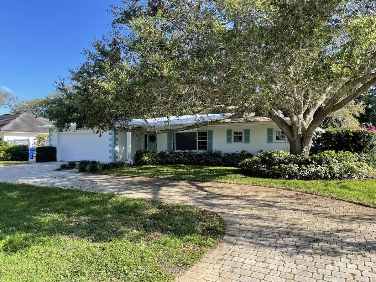 Vero Beach, FL 32967,736 Iris LN