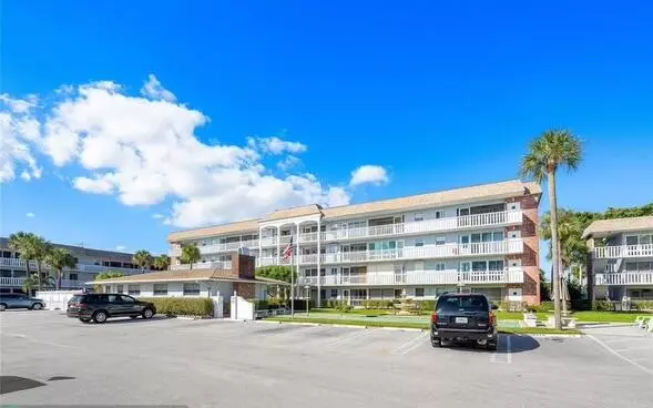 Pompano Beach, FL 33060,1965 SE 5th CT 306