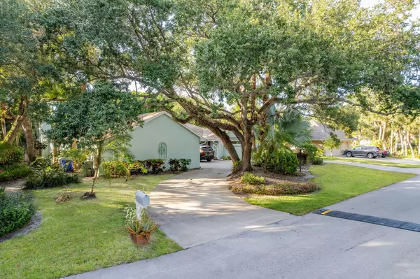 Vero Beach, FL 32963,1160 Driftwood DR