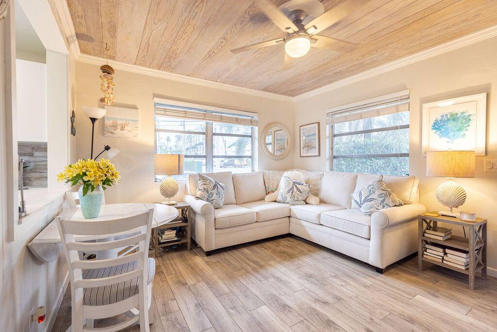 30 Andrews AVE 28-C,  Delray Beach,  FL 33483