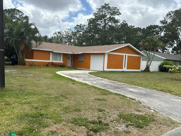 210 SW Bridgeport DR, Port Saint Lucie, FL 34953