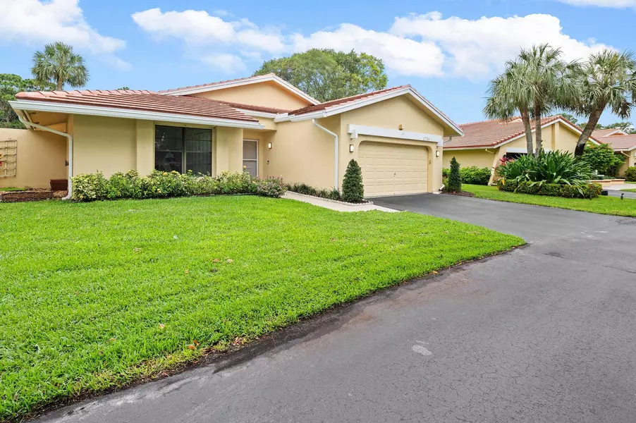 2738 Deer Creek Kelly Brooke LN, Deerfield Beach, FL 33442