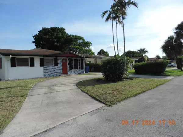 Riviera Beach, FL 33404,1611 W 35th ST