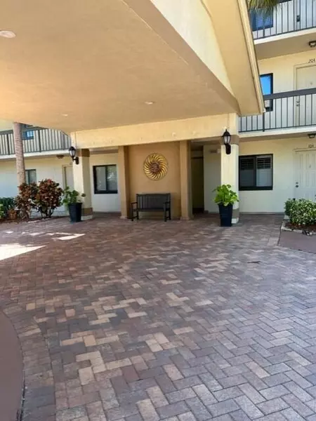 901 Seafarer Circle 301, Jupiter, FL 33477