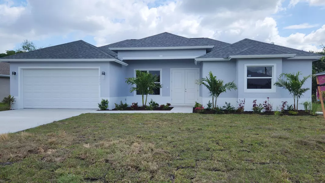 5203 NW West Piper CIR, Port Saint Lucie, FL 34986