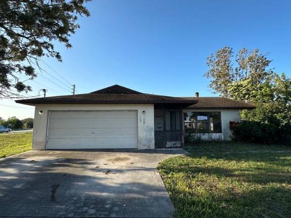 102 SW Carter AVE, Port Saint Lucie, FL 34983