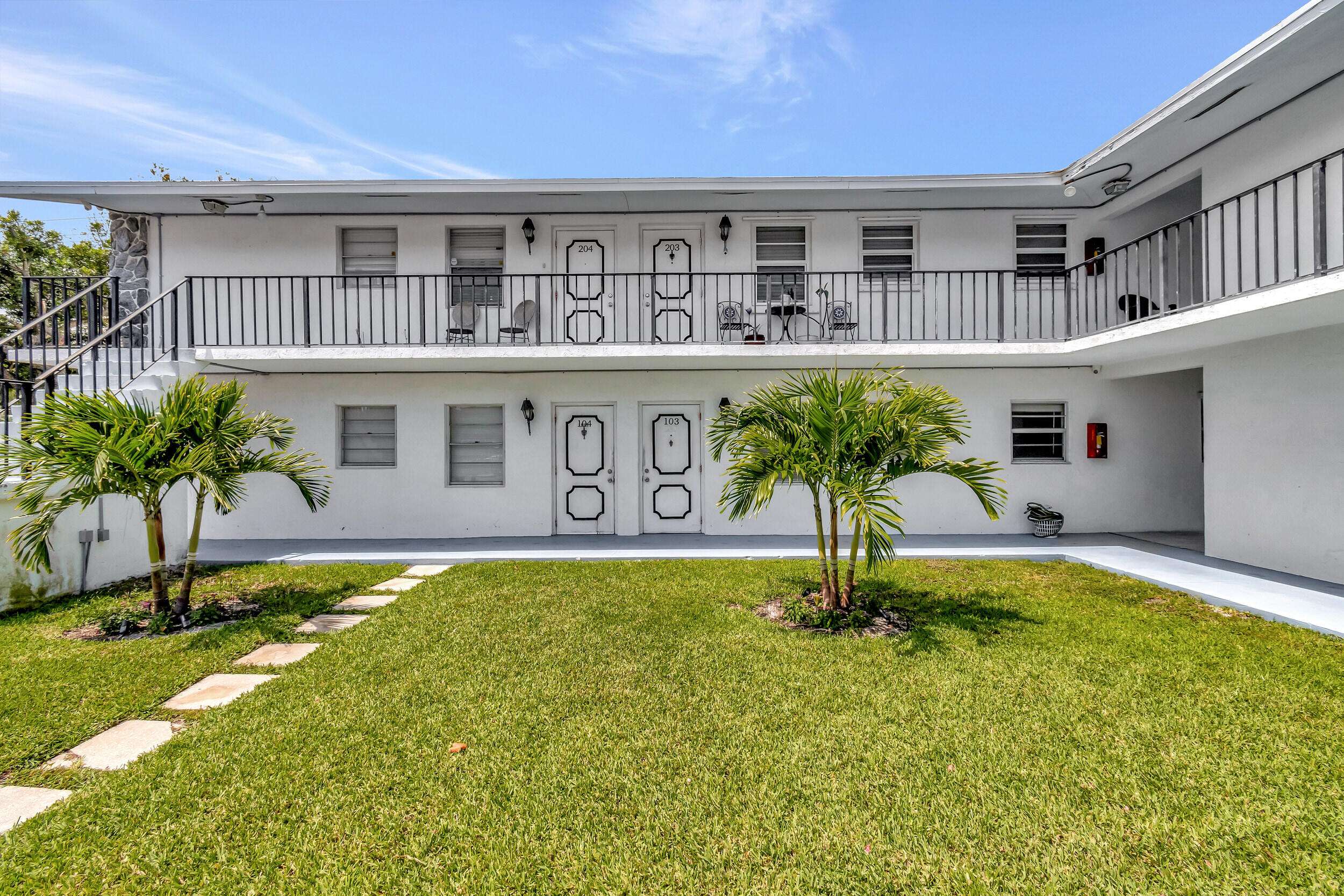 1127 S Federal HWY 103,  Lake Worth Beach,  FL 33460