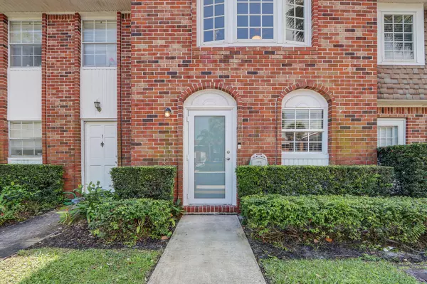 Tequesta, FL 33469,413 N Cypress DR 2