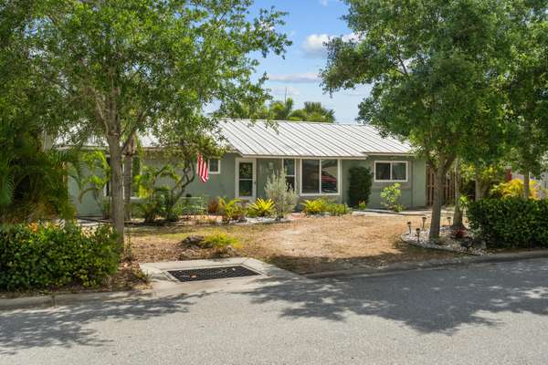 8711 SE Eagle AVE,  Hobe Sound,  FL 33455