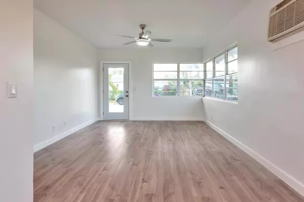 Lake Worth Beach, FL 33460,902 N J ST 1